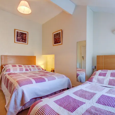 Dolphin 3* Scarborough