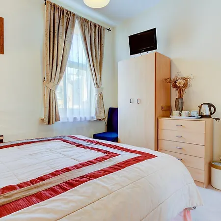 Dolphin Guest house 3*