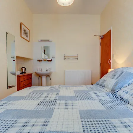 Dolphin 3* Scarborough