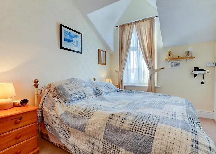 Dolphin 3* Scarborough