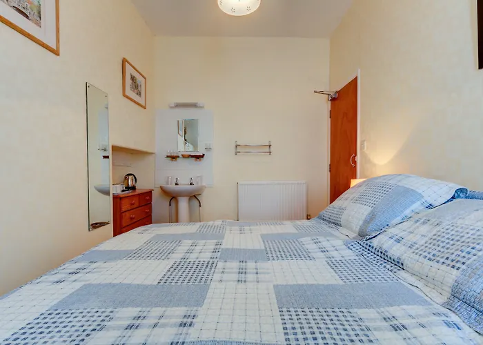 Dolphin 3* Scarborough