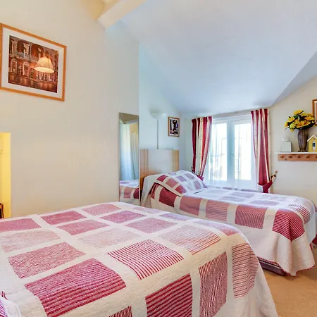 Dolphin 3* Scarborough